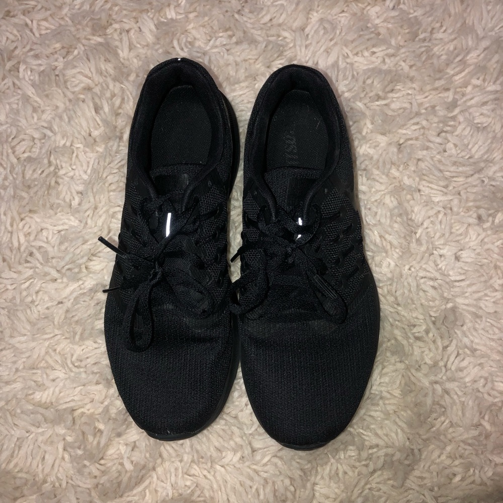 Women’s All black nike running shoes